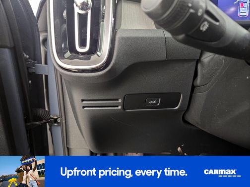 2023 Volvo XC40 B5 Plus Bright Theme