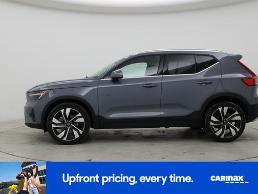2023 Volvo XC40 B5 Plus Bright Theme