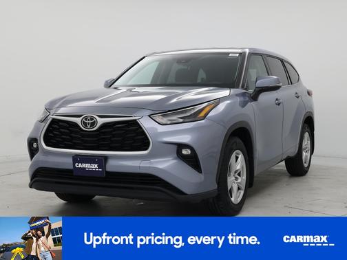 Silver 2022 Toyota Highlander LE