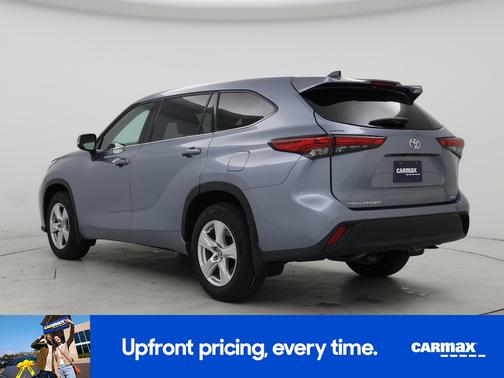 Silver 2022 Toyota Highlander LE