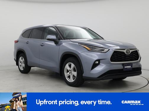 Silver 2022 Toyota Highlander LE