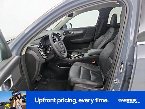 2023 Volvo XC40 B5 Plus Bright Theme