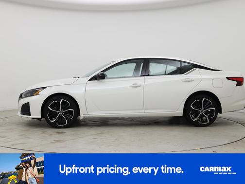 White 2023 Nissan Altima SR