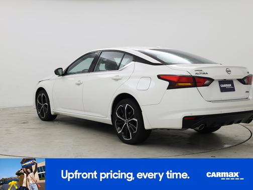 White 2023 Nissan Altima SR