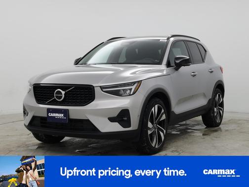 2023 Volvo XC40 B5 Plus Dark Theme