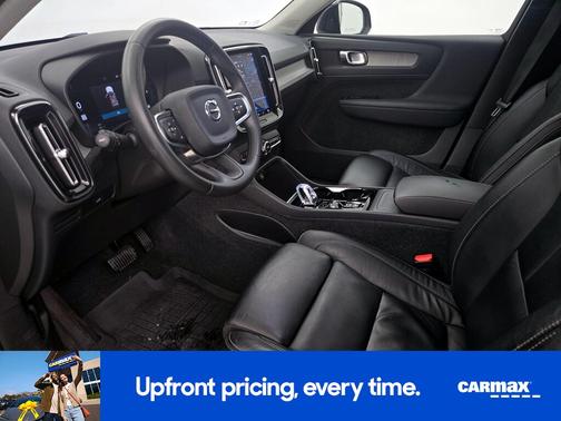 2023 Volvo XC40 B5 Plus Dark Theme