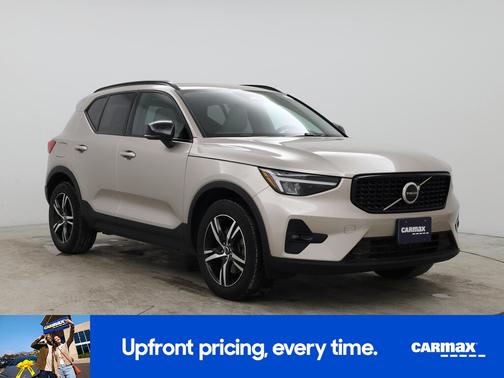 2023 Volvo XC40 B5 Plus Dark Theme