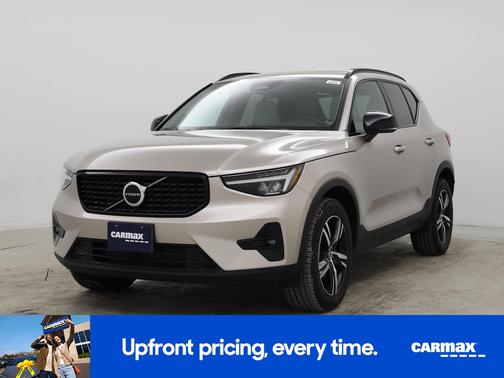 2023 Volvo XC40 B5 Plus Dark Theme