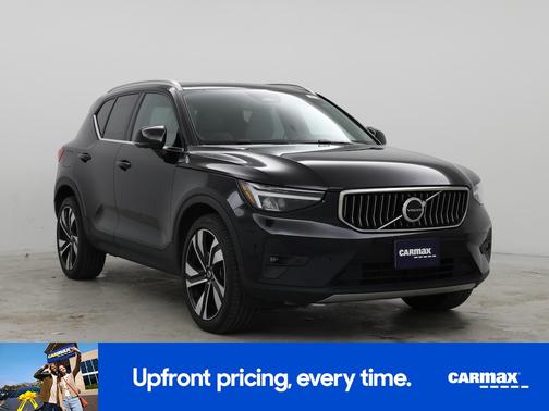 2023 Volvo XC40 B5 Plus Dark Theme