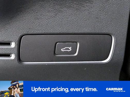 2023 Volvo XC40 B5 Plus Dark Theme