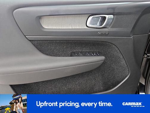 2023 Volvo XC40 B5 Plus Dark Theme