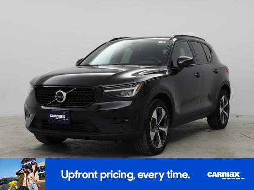 2023 Volvo XC40 B5 Plus Dark Theme