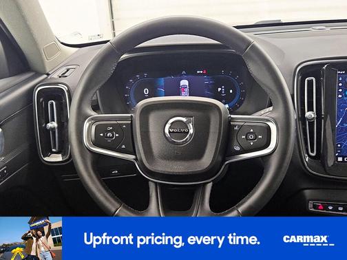 2023 Volvo XC40 B5 Plus Dark Theme