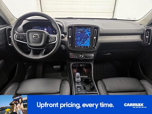 2023 Volvo XC40 B5 Plus Dark Theme