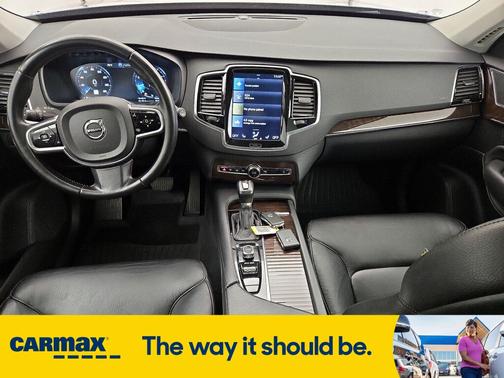 2016 Volvo XC90 T6 Momentum