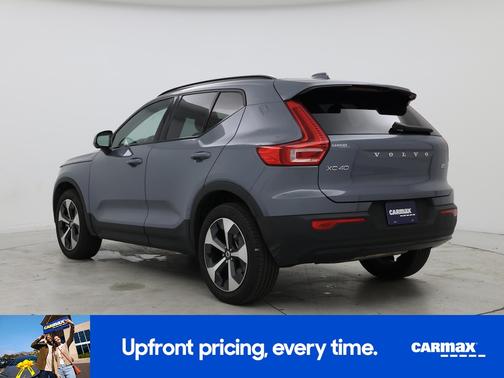 2023 Volvo XC40 B5 Plus Dark Theme