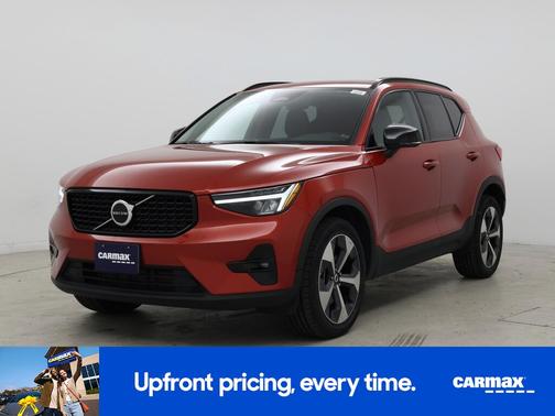 Red 2023 Volvo XC40 B5 Plus Dark Theme