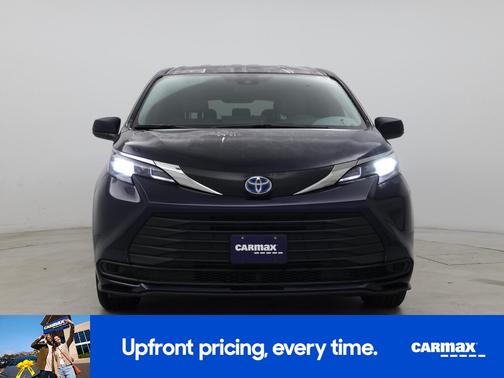 2025 Toyota Sienna LE