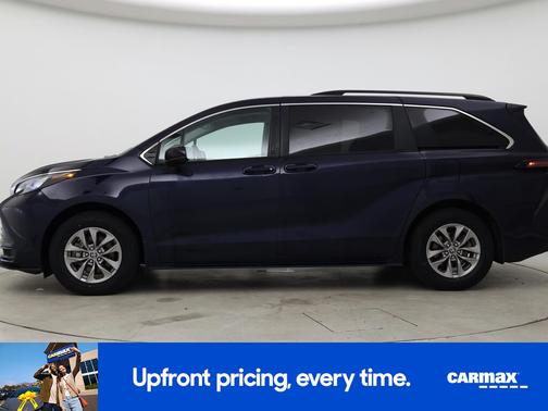 2025 Toyota Sienna LE