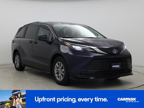 2025 Toyota Sienna LE