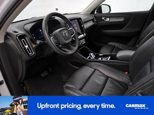 2023 Volvo XC40 B5 Plus Dark Theme