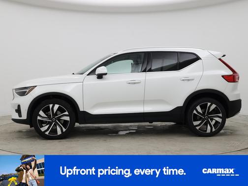 2023 Volvo XC40 B5 Plus Bright Theme