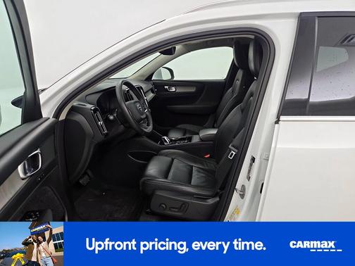 2023 Volvo XC40 B5 Plus Bright Theme