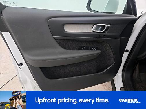 2023 Volvo XC40 B5 Plus Bright Theme