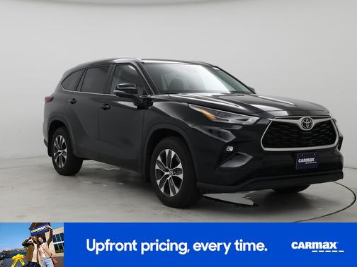 Black 2026 Toyota Highlander XLE