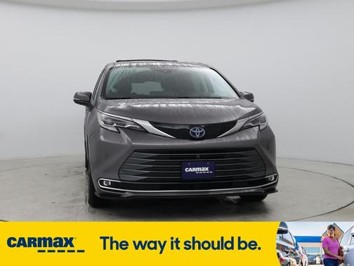 2022 Toyota Sienna Platinum