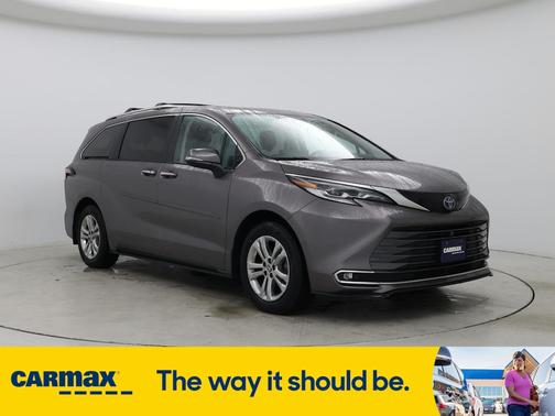 2022 Toyota Sienna Platinum