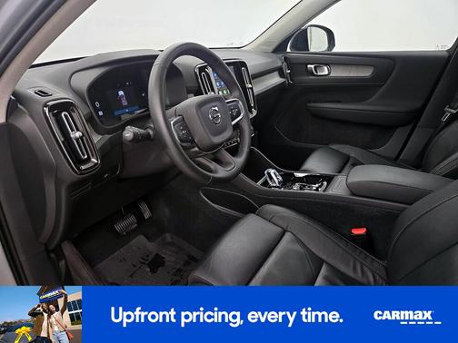 2023 Volvo XC40 B5 Plus Dark Theme