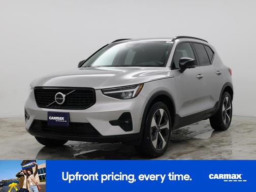 2023 Volvo XC40 B5 Plus Dark Theme