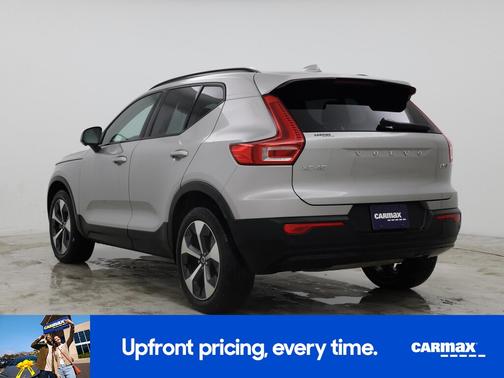 2023 Volvo XC40 B5 Plus Dark Theme