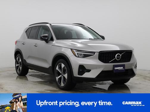 2023 Volvo XC40 B5 Plus Dark Theme