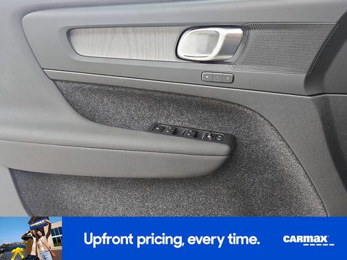 2023 Volvo XC40 B5 Plus Dark Theme