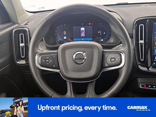 2023 Volvo XC40 B5 Plus Dark Theme