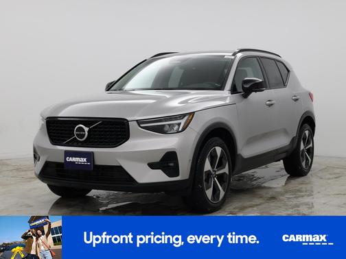 2023 Volvo XC40 B5 Plus Dark Theme