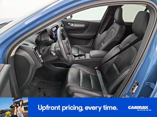 2023 Volvo XC40 B5 Plus Bright Theme