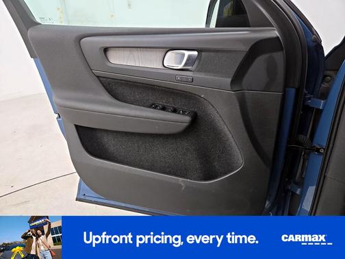 2023 Volvo XC40 B5 Plus Bright Theme