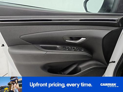 White 2023 Hyundai TUCSON SEL