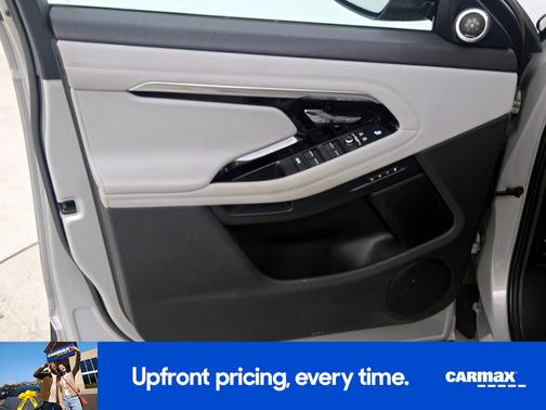 Black 2022 Land Rover Range Rover Evoque SE