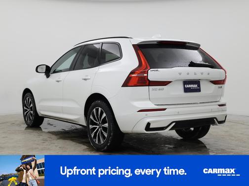 2024 Volvo XC60 B5 Core Dark Theme