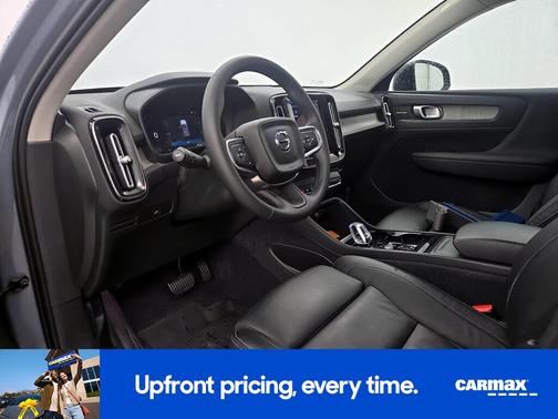 2023 Volvo XC40 B4 Ultimate Dark Theme