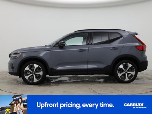 2023 Volvo XC40 B4 Ultimate Dark Theme
