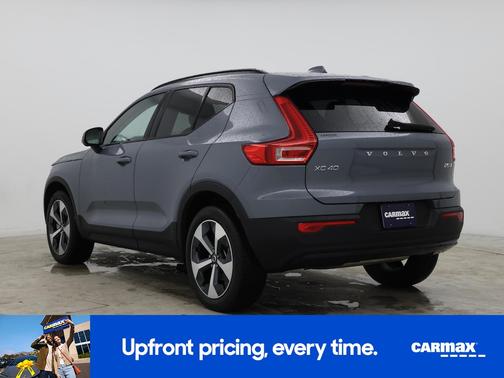 2023 Volvo XC40 B4 Ultimate Dark Theme