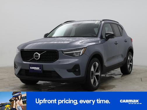 2023 Volvo XC40 B4 Ultimate Dark Theme