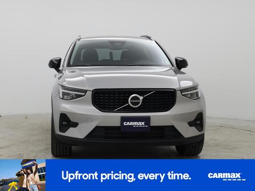 2023 Volvo XC40 B5 Plus Bright Theme