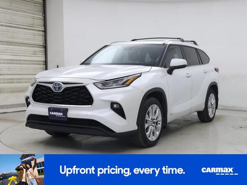 White 2023 Toyota Highlander Hybrid Limited