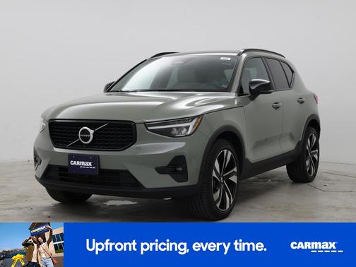 2023 Volvo XC40 B5 Plus Dark Theme